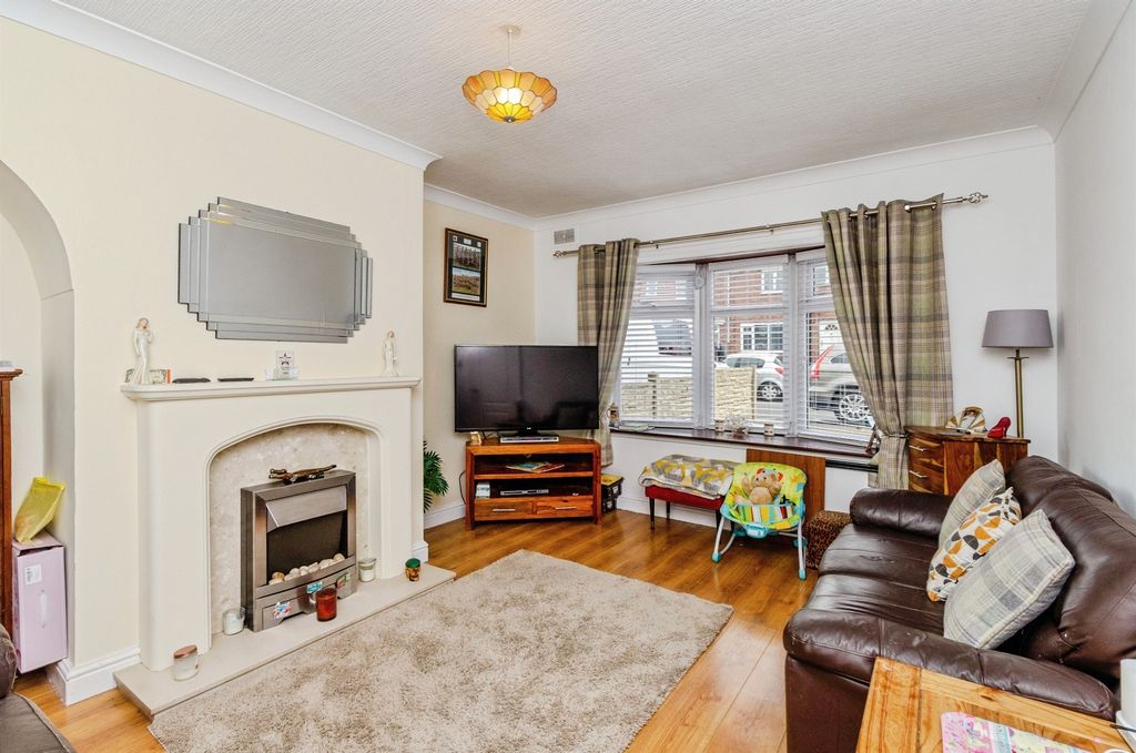 Property photo 2 of 17