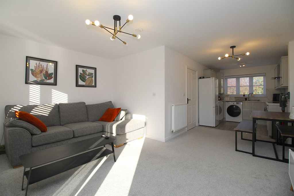 Property photo 2 of 29 Lounge / Kitchen