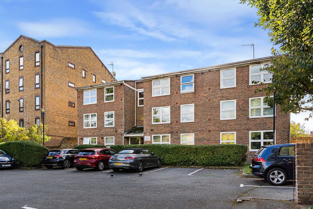 Property photo 1 of 18 Exterior