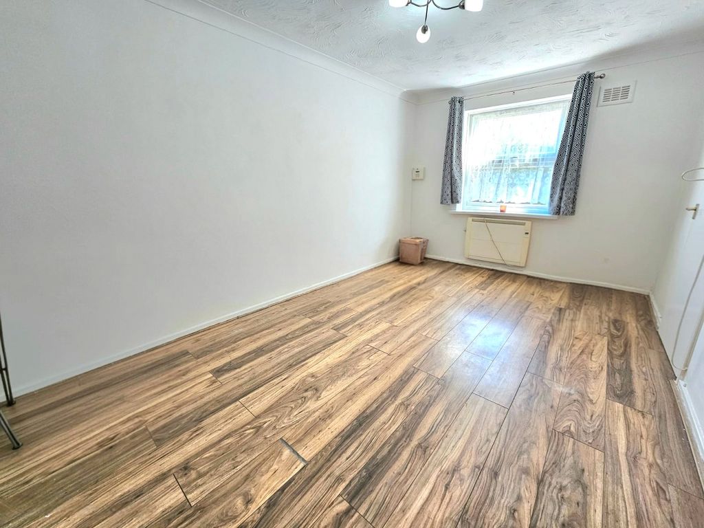 Property photo 2 of 7 Picture No. 04