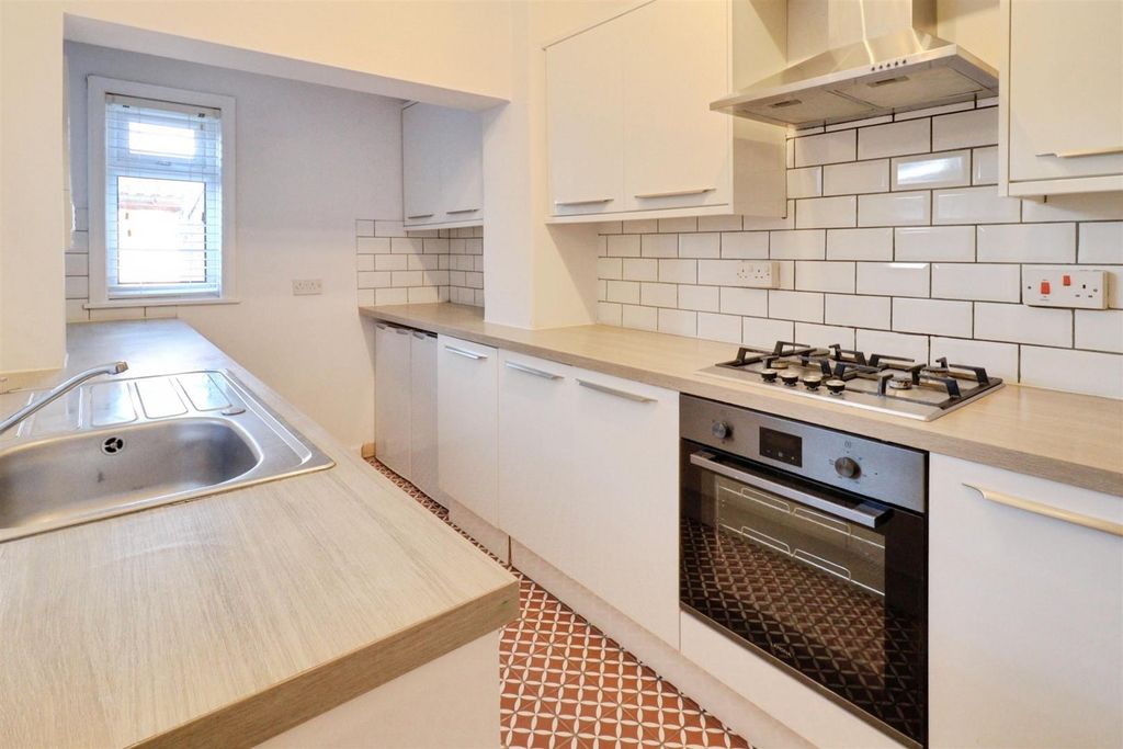 Property photo 2 of 21