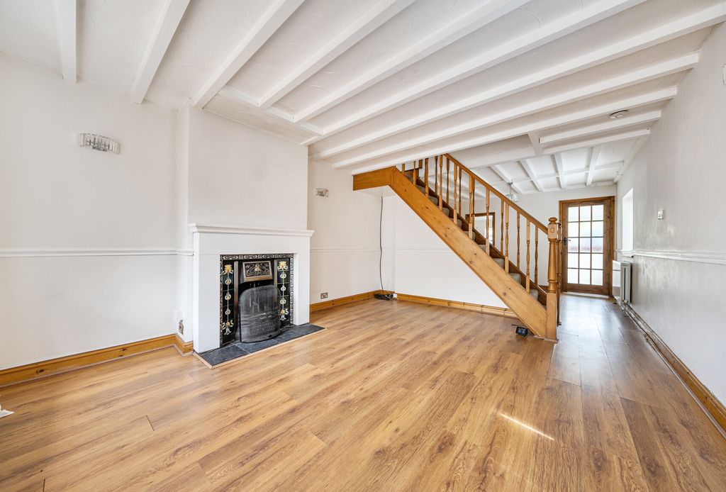 Property photo 2 of 15 1453266-11-69F9Ec...