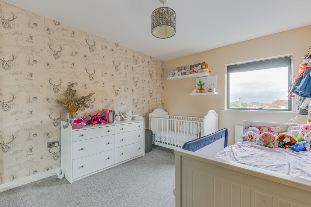 Property photo 3 of 12 Flat 3, Robina Court, Sm6 - 1