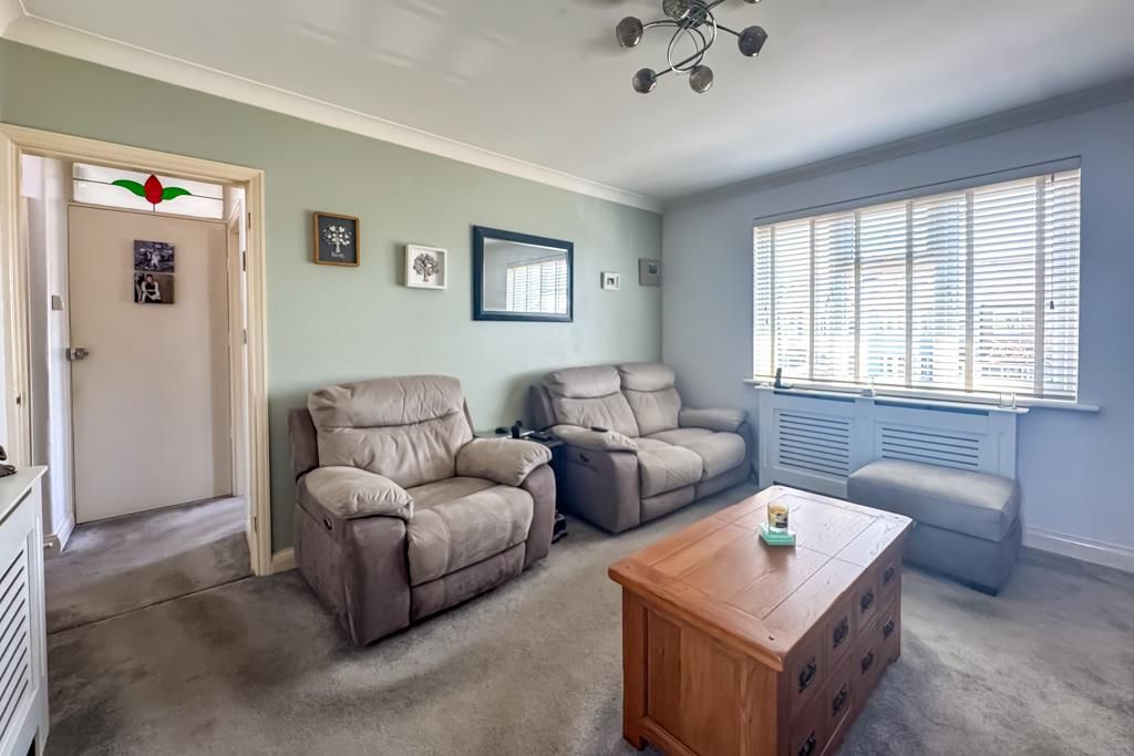Property photo 3 of 13 Lounge
