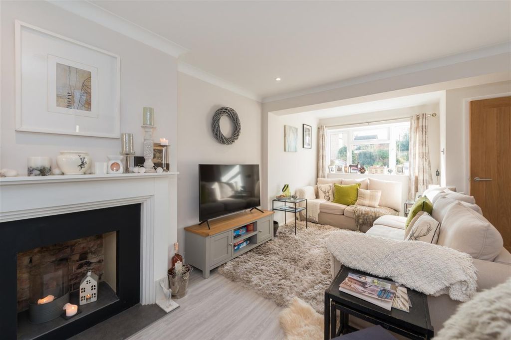 Property photo 2 of 26