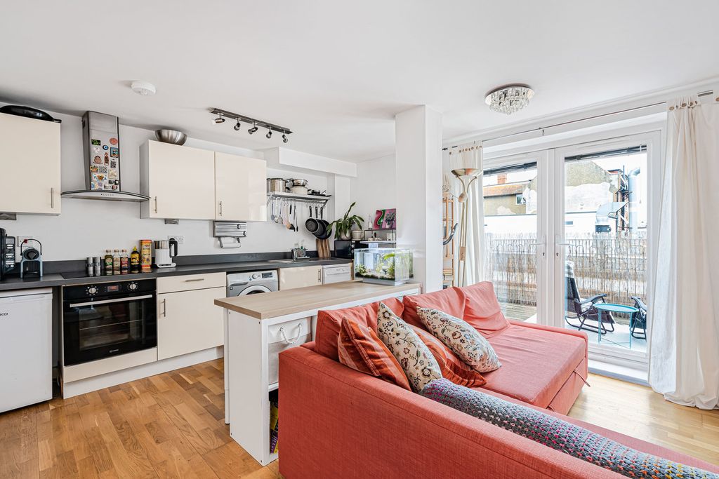 Property photo 1 of 19 Reception/Kitchen