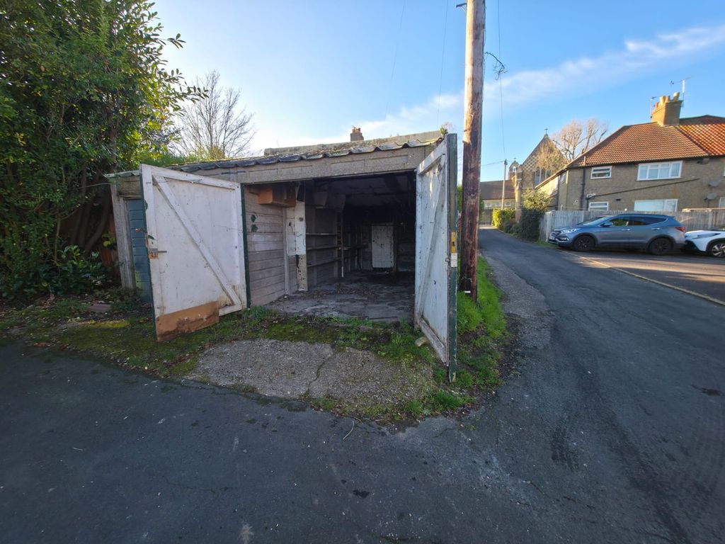 Property photo 2 of 6 2B990F1B-3F03-4Cbb-94E4-6344A644A2Be.Jpg