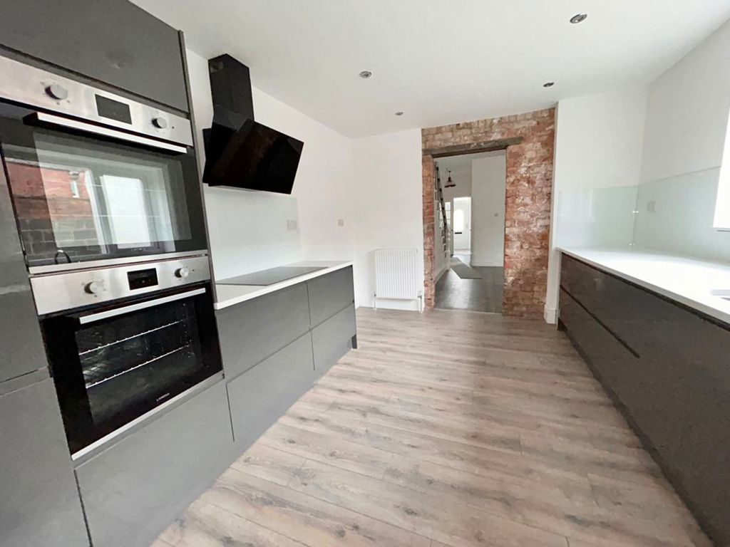 Property photo 2 of 27