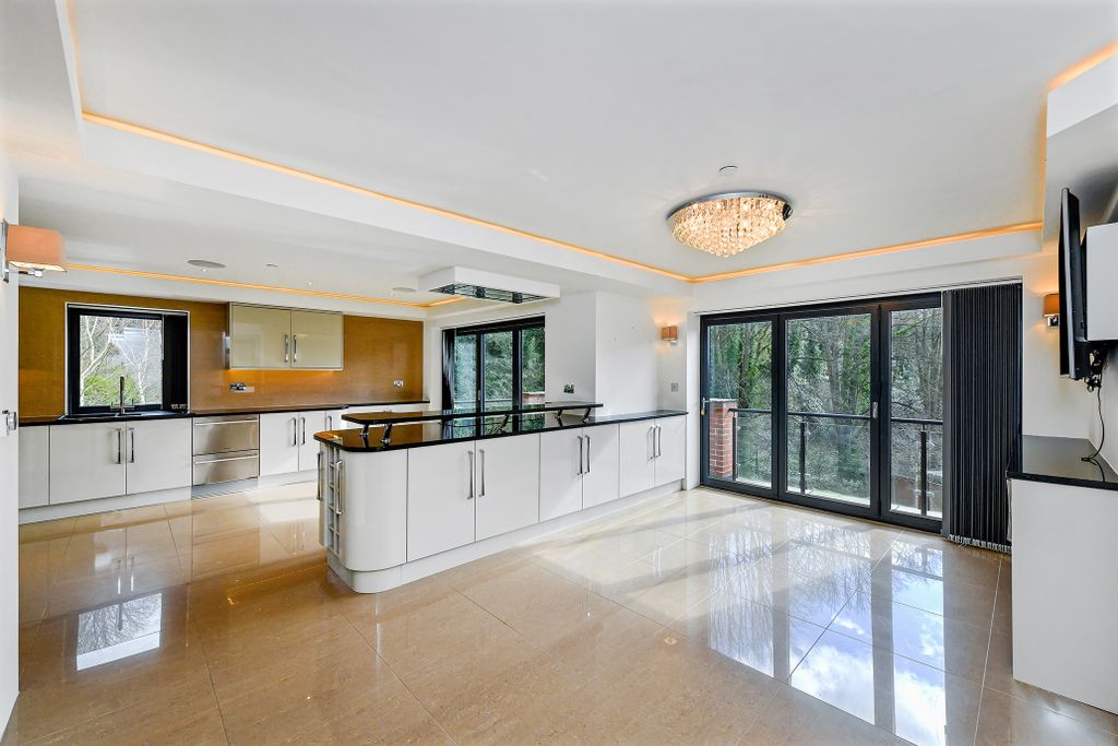 Property photo 2 of 48