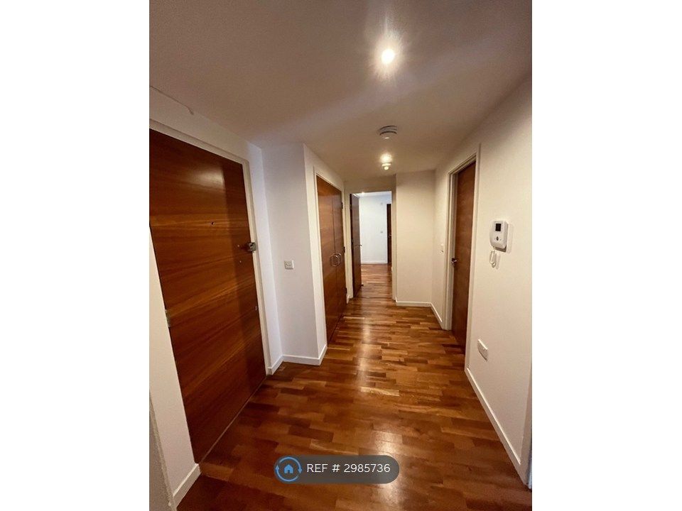 Property photo 3 of 9 Hall