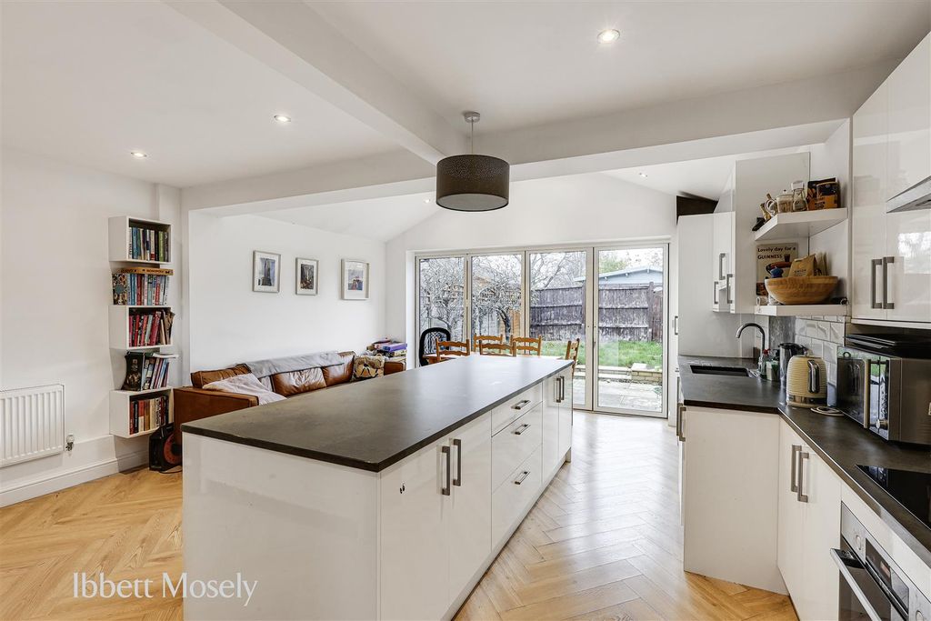 Property photo 2 of 9 5.Jpg