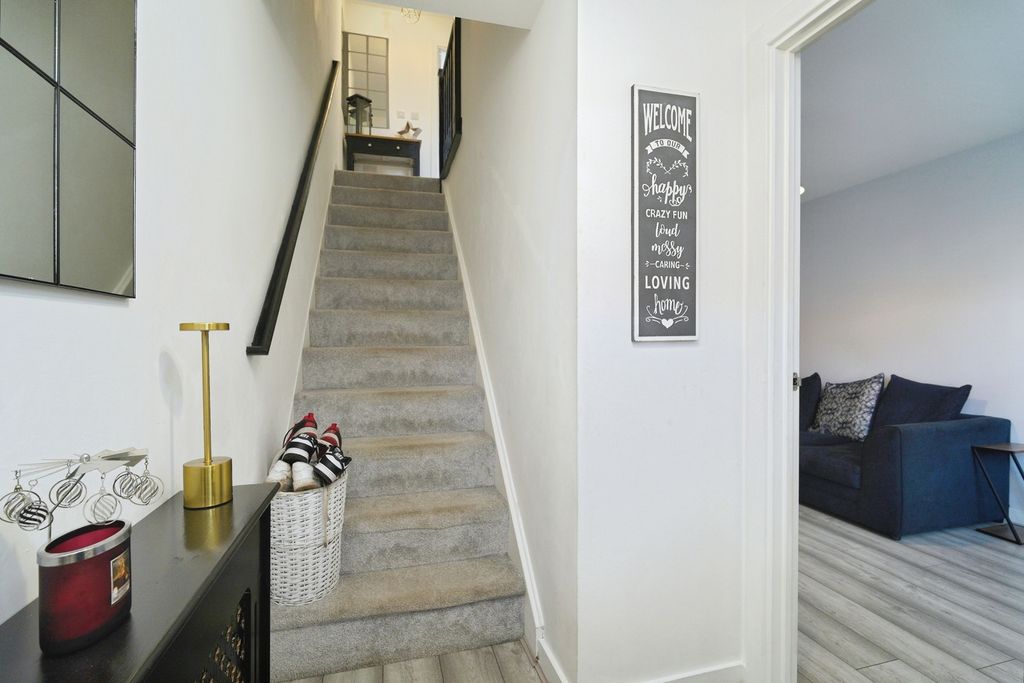 Property photo 2 of 14 Hallway