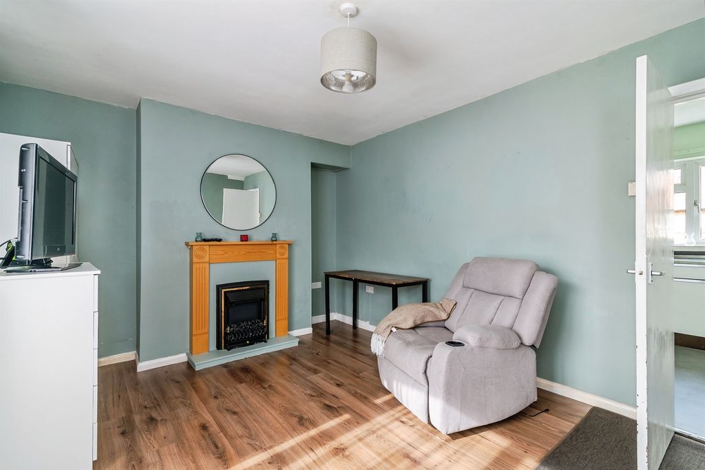 Property photo 3 of 17