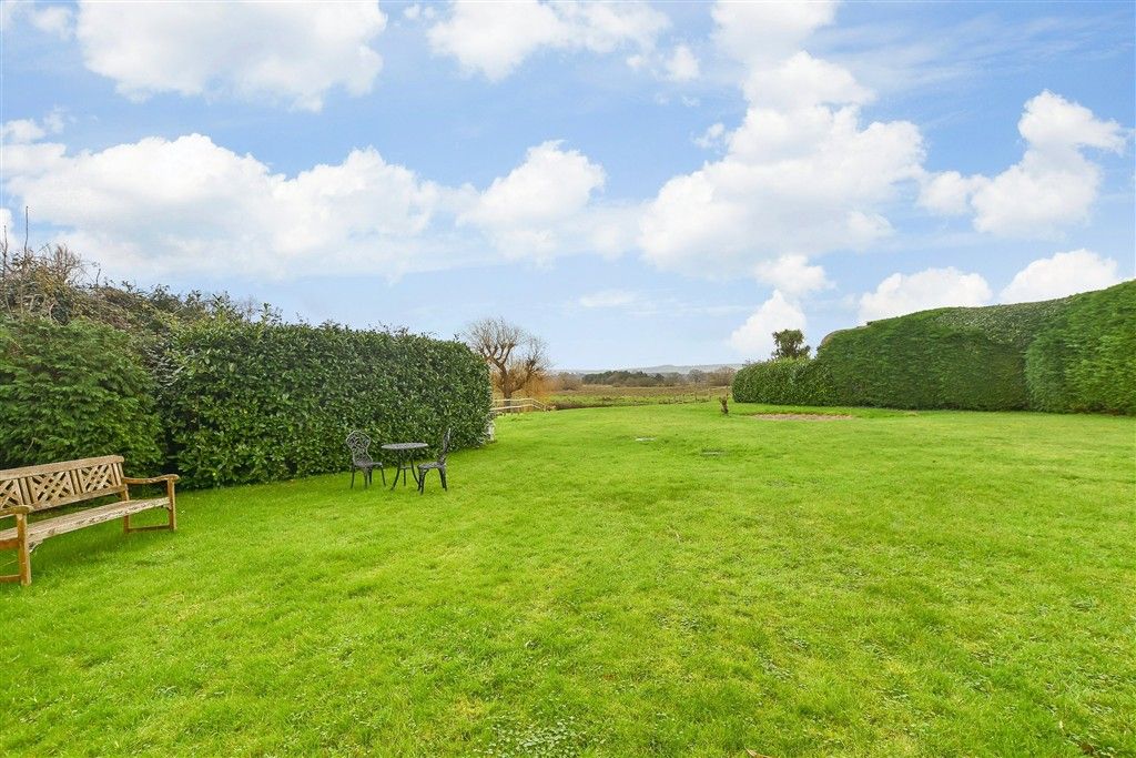 Property photo 3 of 11 Communal Gardens
