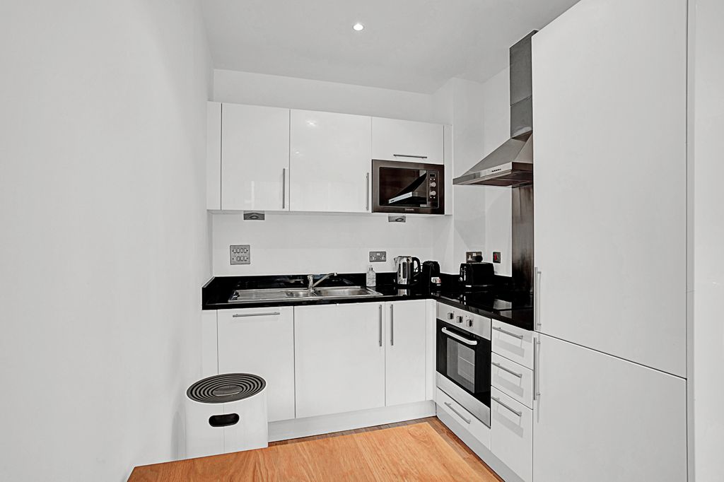 Property photo 2 of 25