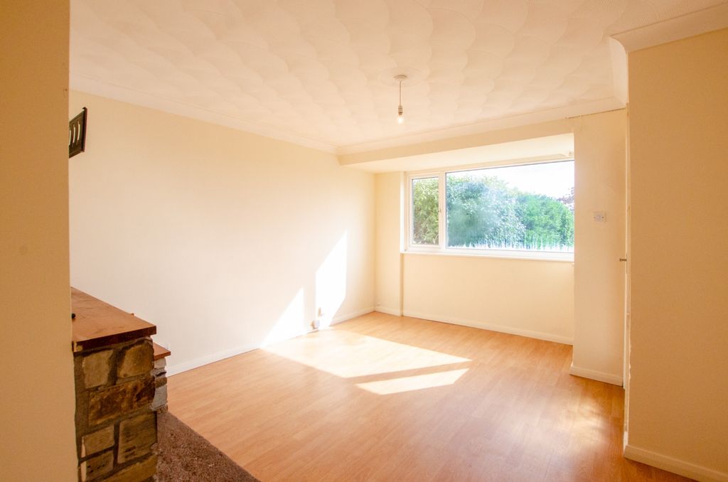 Property photo 3 of 9 4 Beatrice Road Tps Bodmin 01208 74182-06