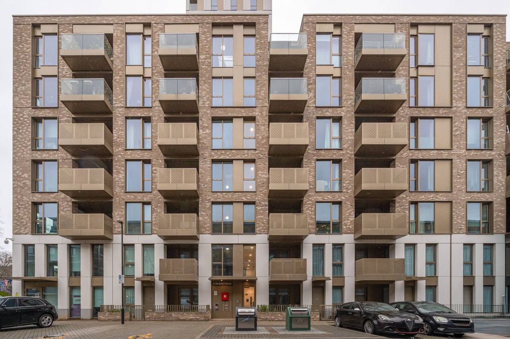 Property photo 1 of 18