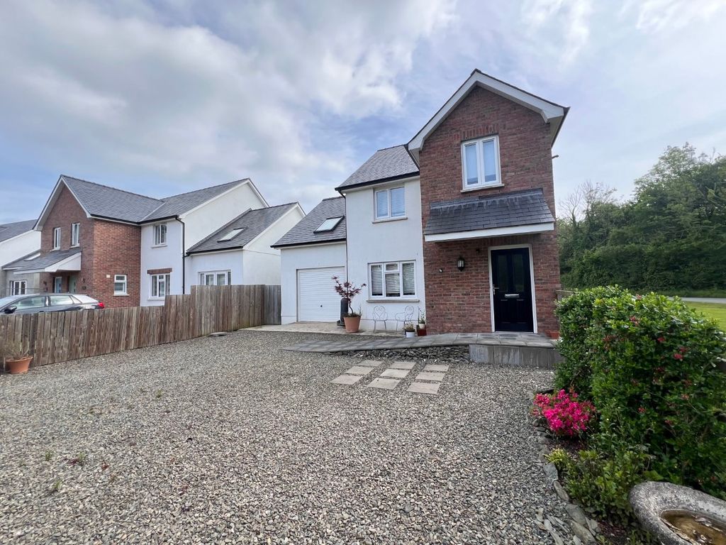 Property photo 2 of 41