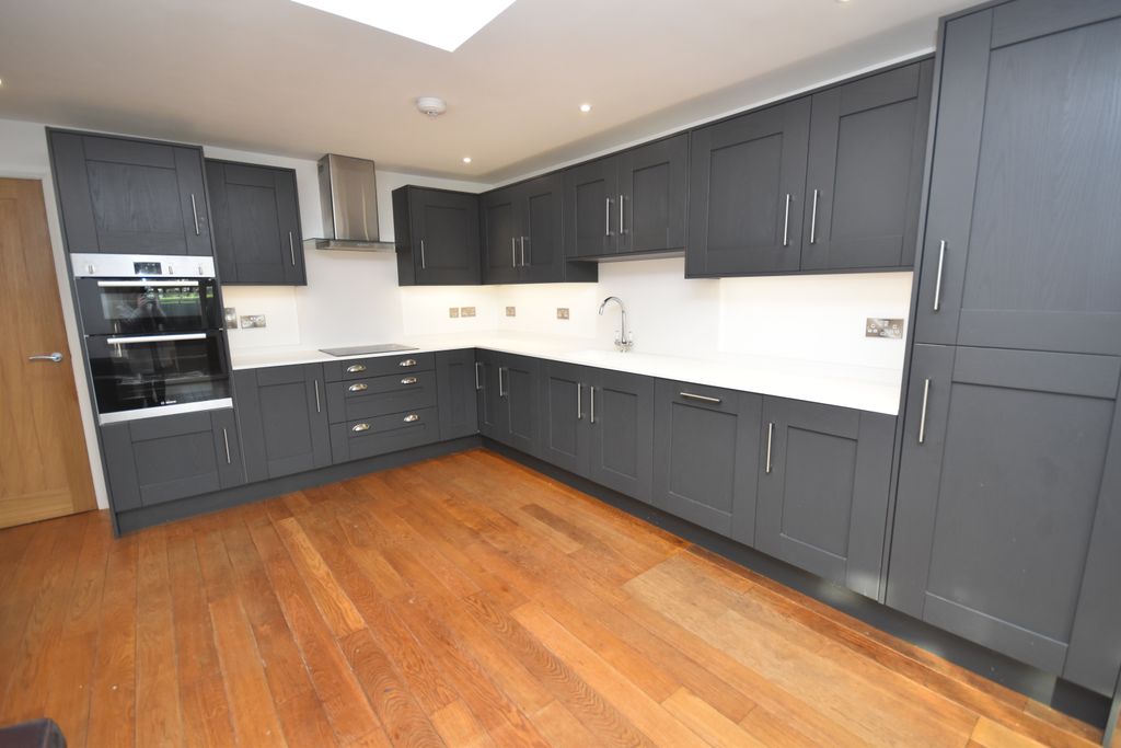 Property photo 2 of 14 Kitchen