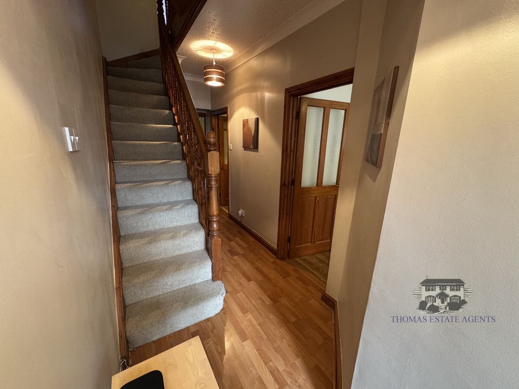 Property photo 3 of 22 Through Passage