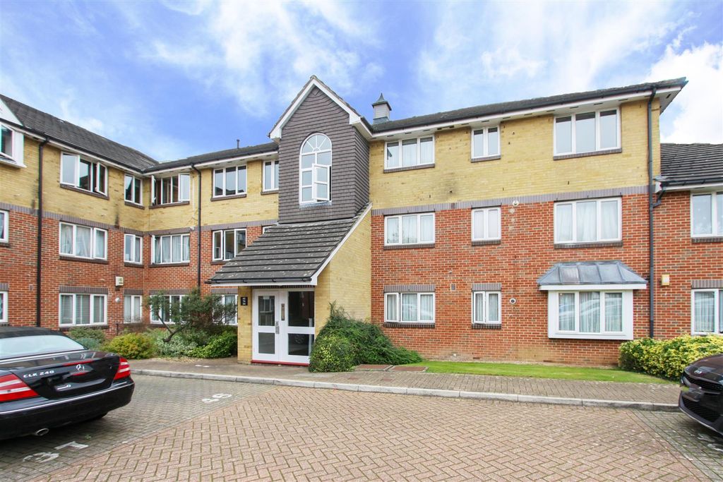 Property photo 1 of 9 Cherry Court