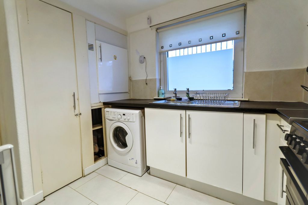 Property photo 3 of 16 Picture No. 13