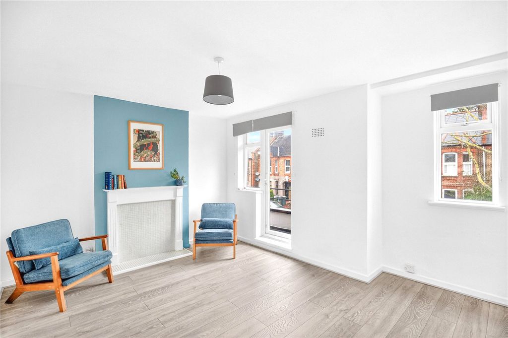 Property photo 2 of 17 Picture No. 13