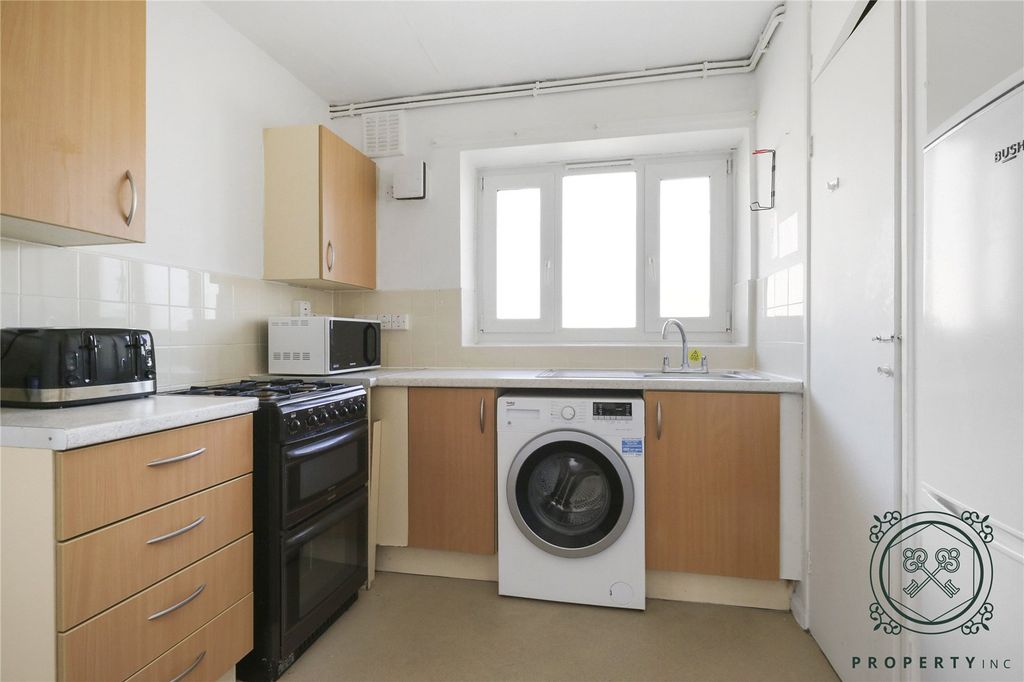 Property photo 2 of 12 Kitchen