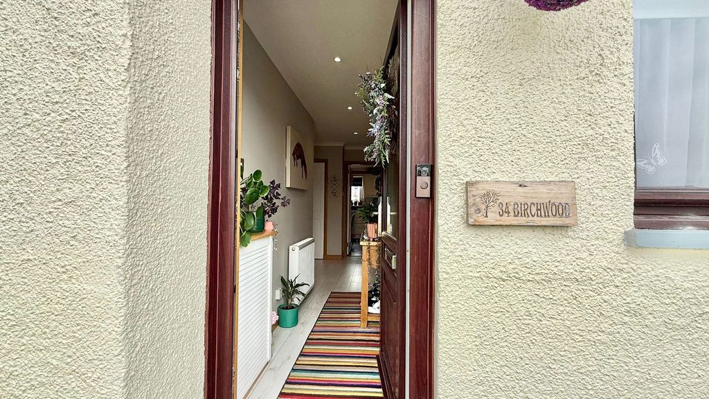 Property photo 2 of 27