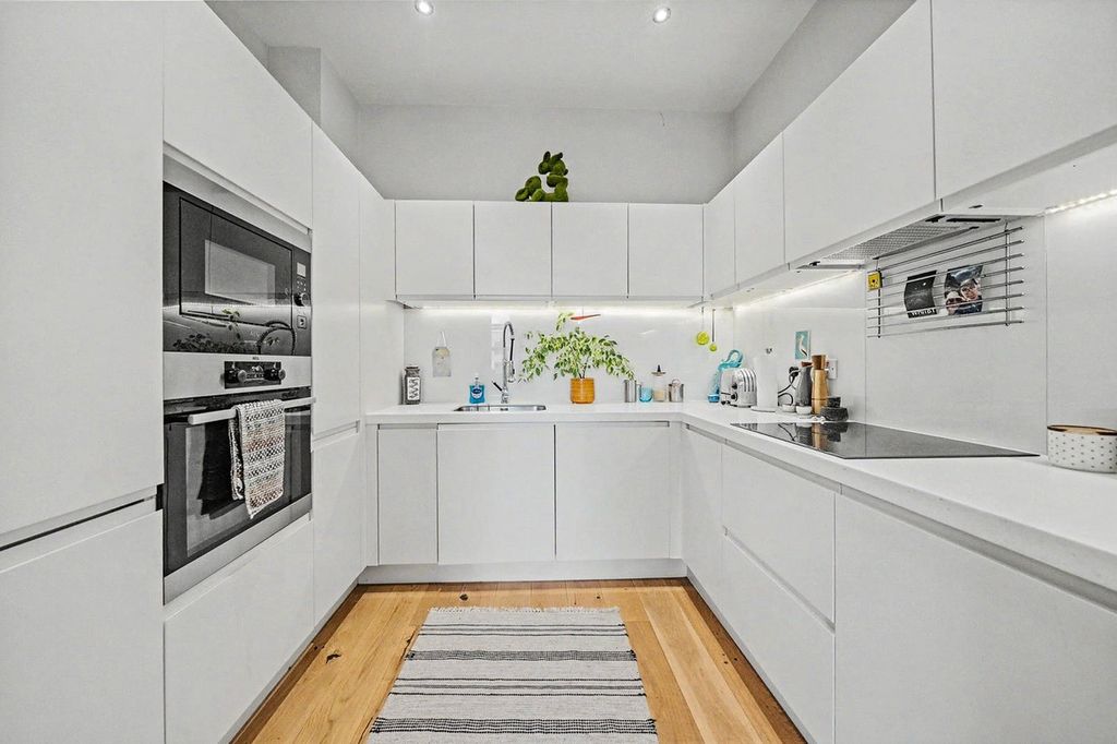 Property photo 2 of 9 Kitchen
