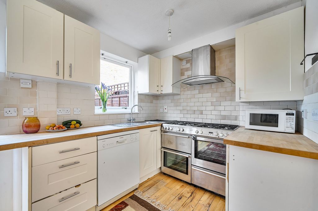 Property photo 2 of 17