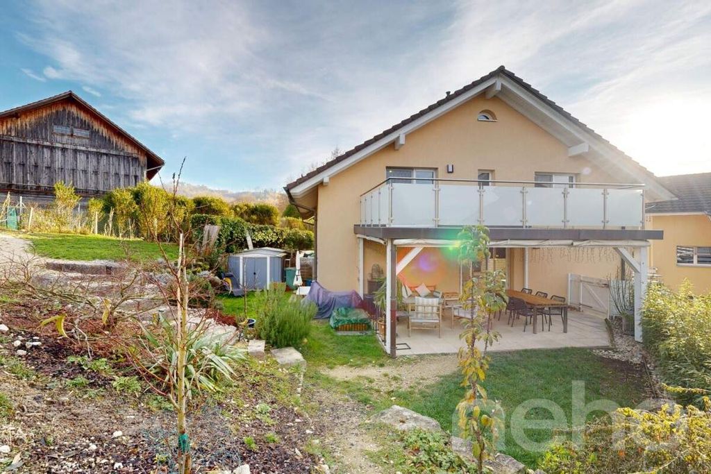 Property photo 2 of 12