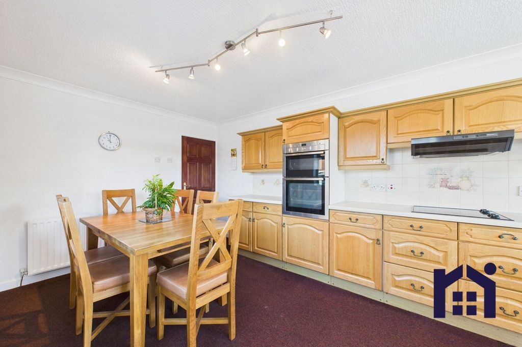 Property photo 3 of 21 Dining Kitchen