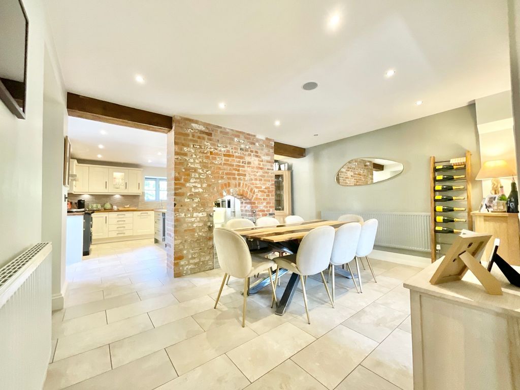Property photo 2 of 43