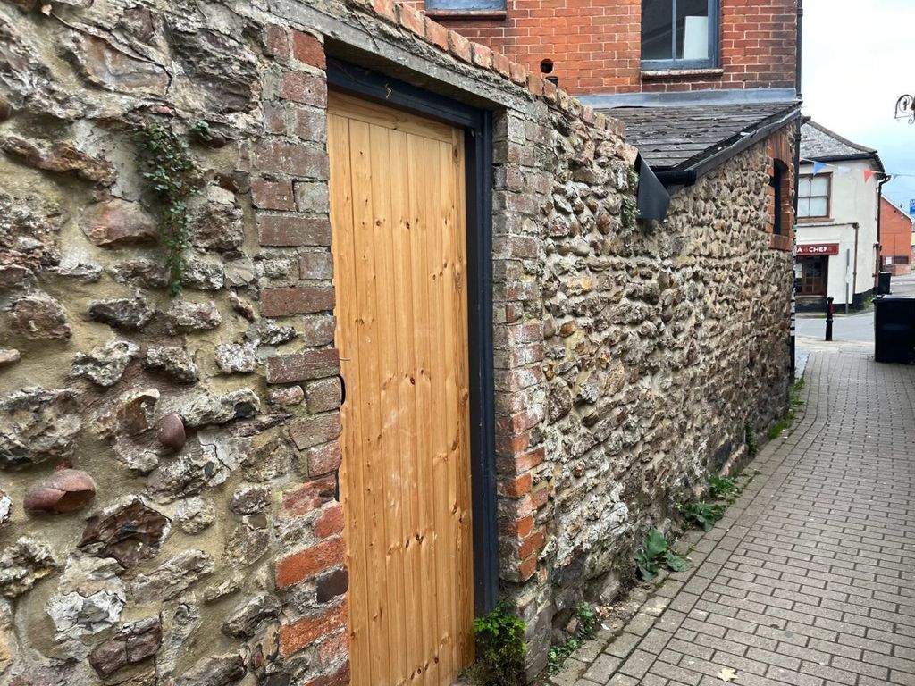 Property photo 3 of 4