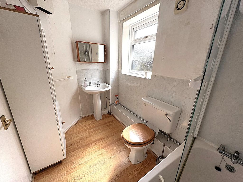 Additional image 6 of 1 bed property for saleBanksia Close, Tiverton EX16