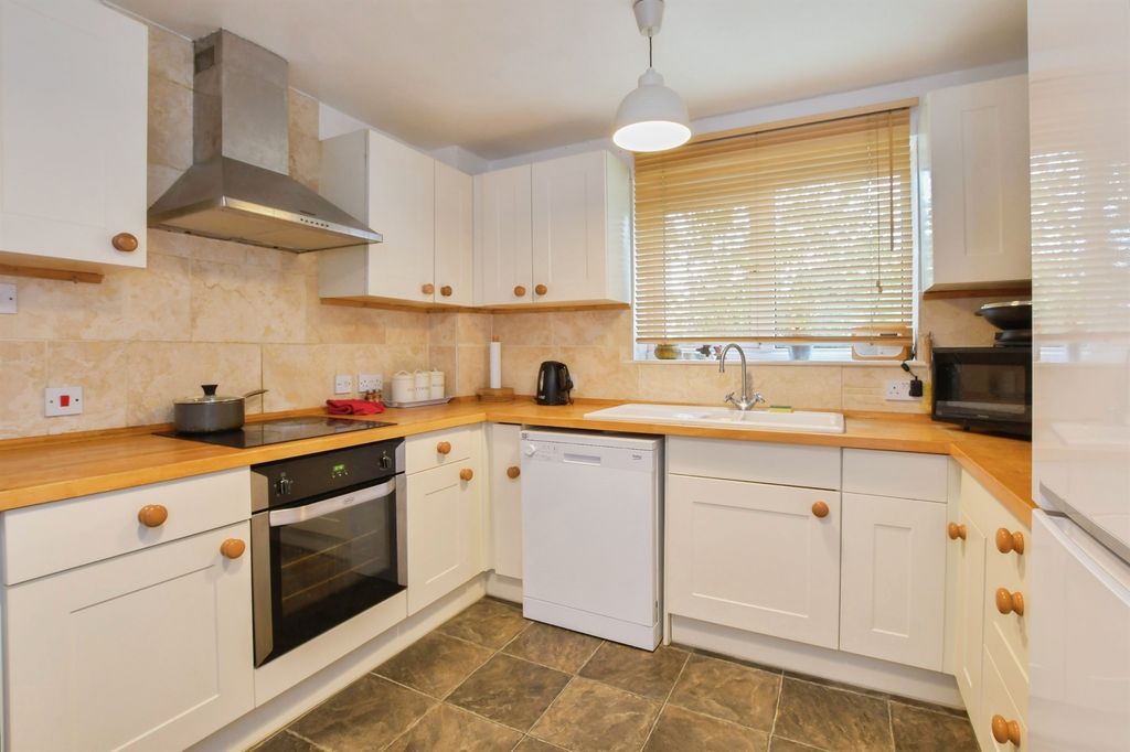 Property photo 2 of 34