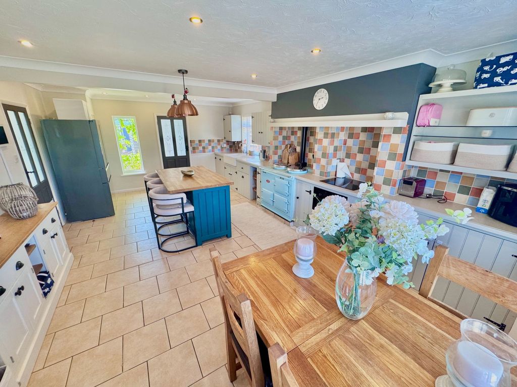Property photo 3 of 41