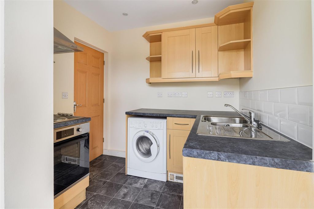 Property photo 3 of 13 Img (3).Jpg
