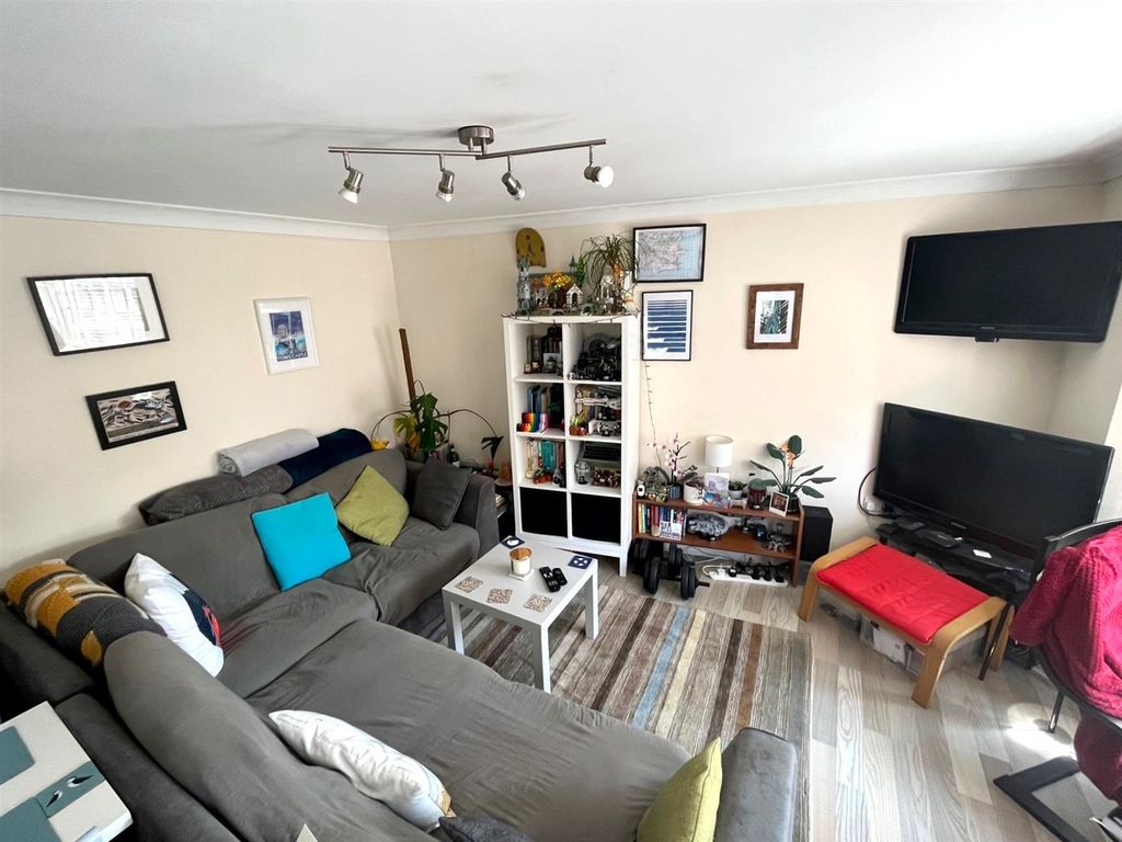 Property photo 2 of 7 4128 Living.Jpg