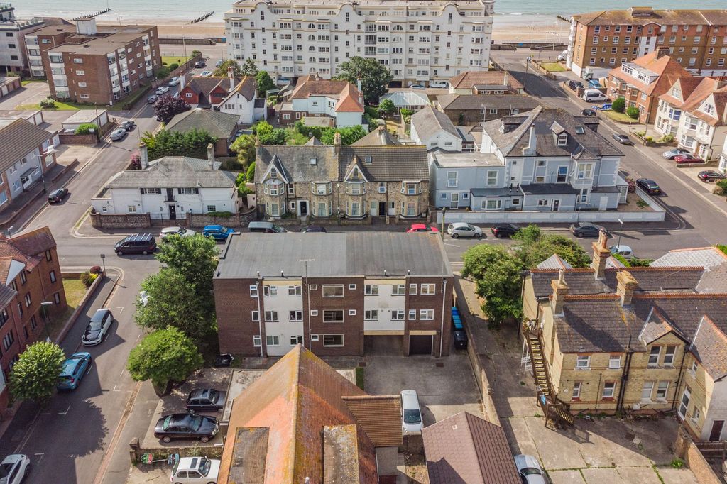 Property photo 3 of 4 Allestree Court, Walton Road, Bognor Regis Po21 1Nn