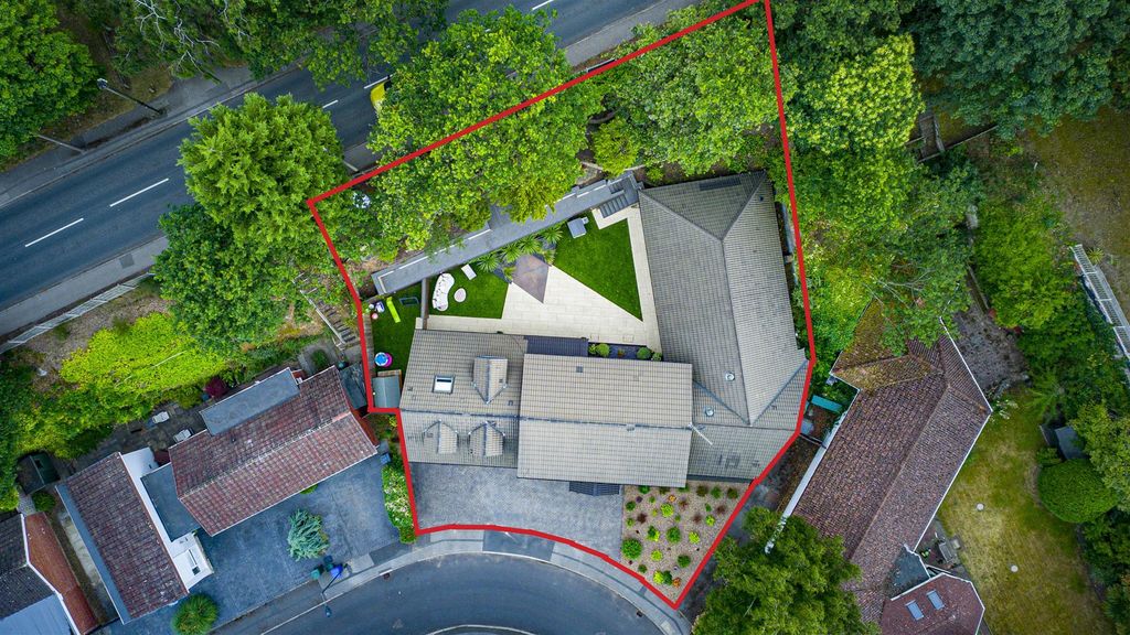 Property photo 2 of 38 Boundary