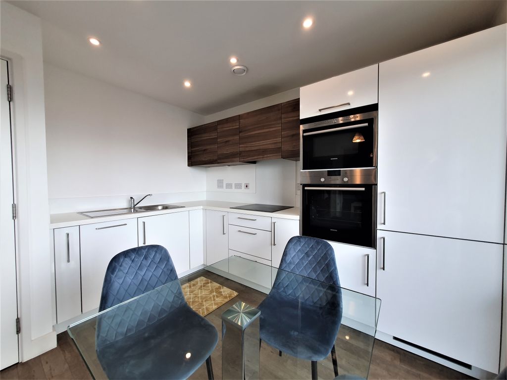 Property photo 3 of 7 Kitchen