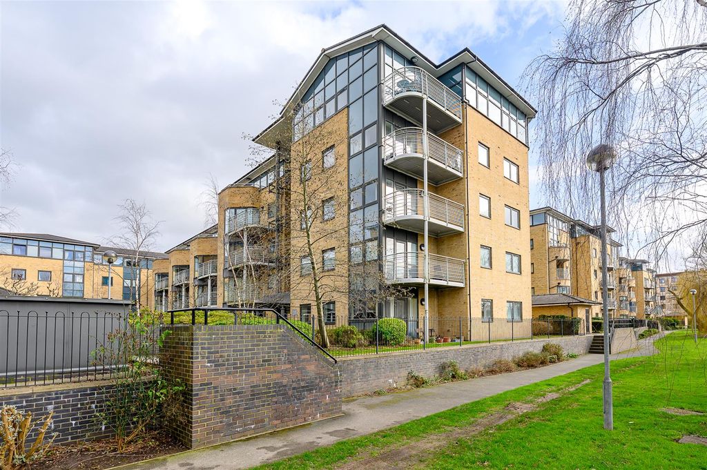 Property photo 3 of 21 External