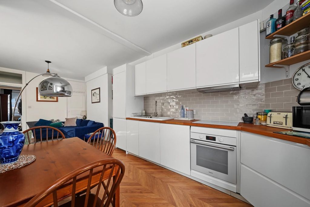 Property photo 3 of 12 Kitchen