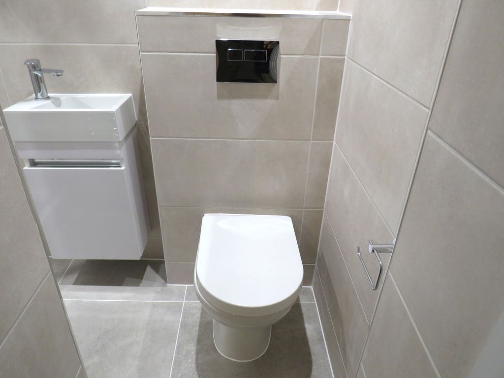 Property photo 3 of 4 Bathroom