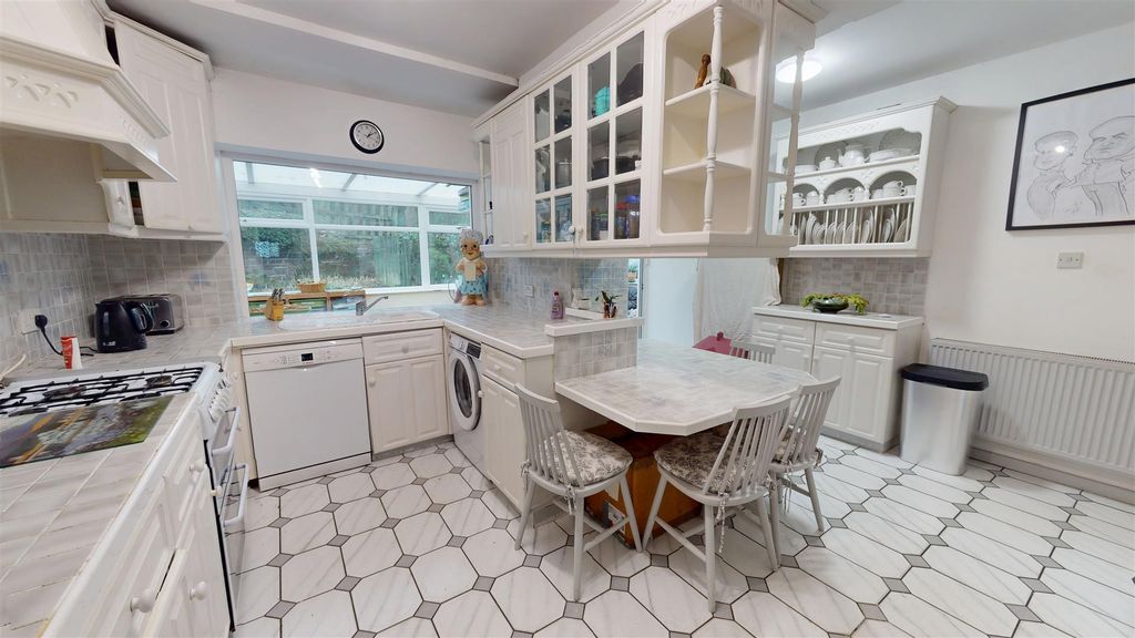 Property photo 3 of 28 Dining Kitchen