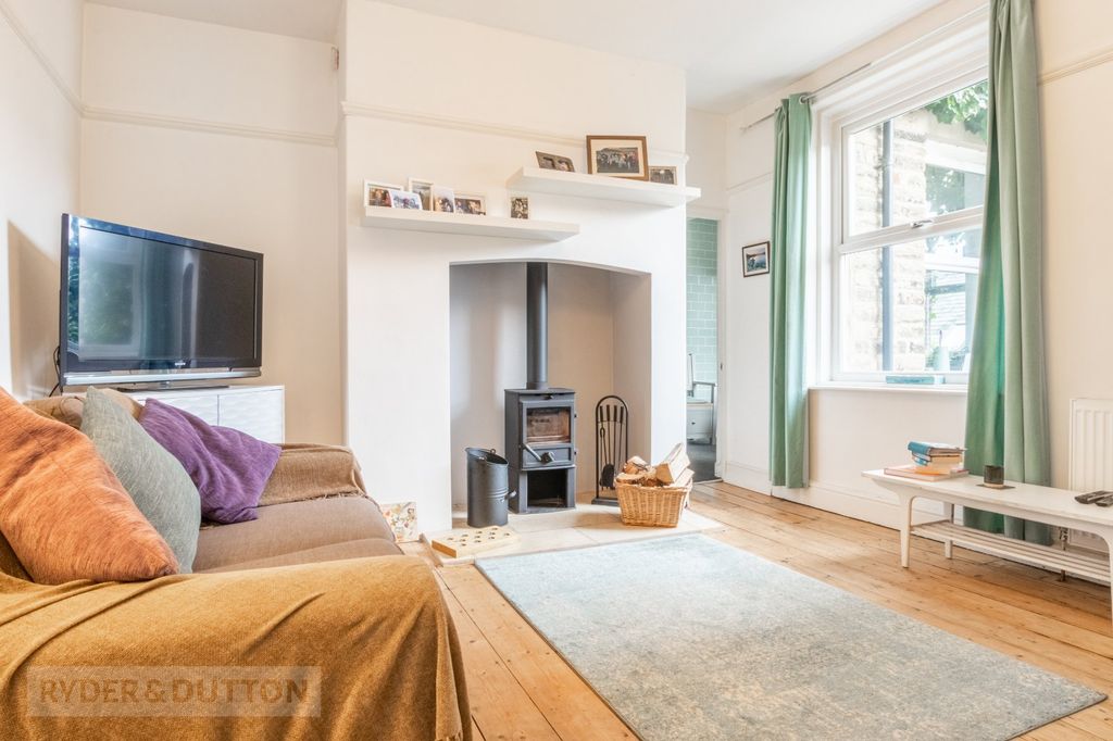 Property photo 1 of 17 Lounge