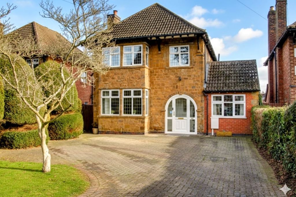 Property photo 1 of 14 Windy Arbour - Matt Clinton Ewemove Kenilworth - A