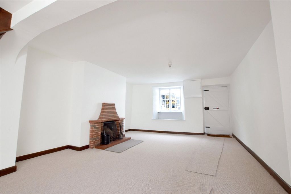 Property photo 2 of 7 Lounge